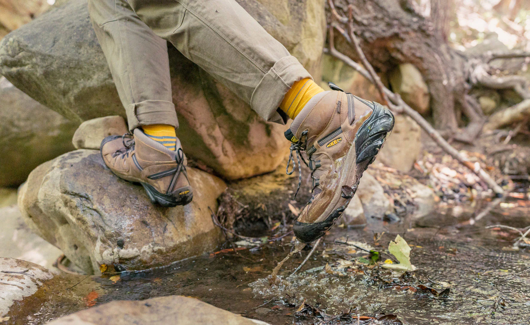 Men's Targhee II Mid Waterproof Hiking Boots  |  Black Olive/Yellow - Image 5