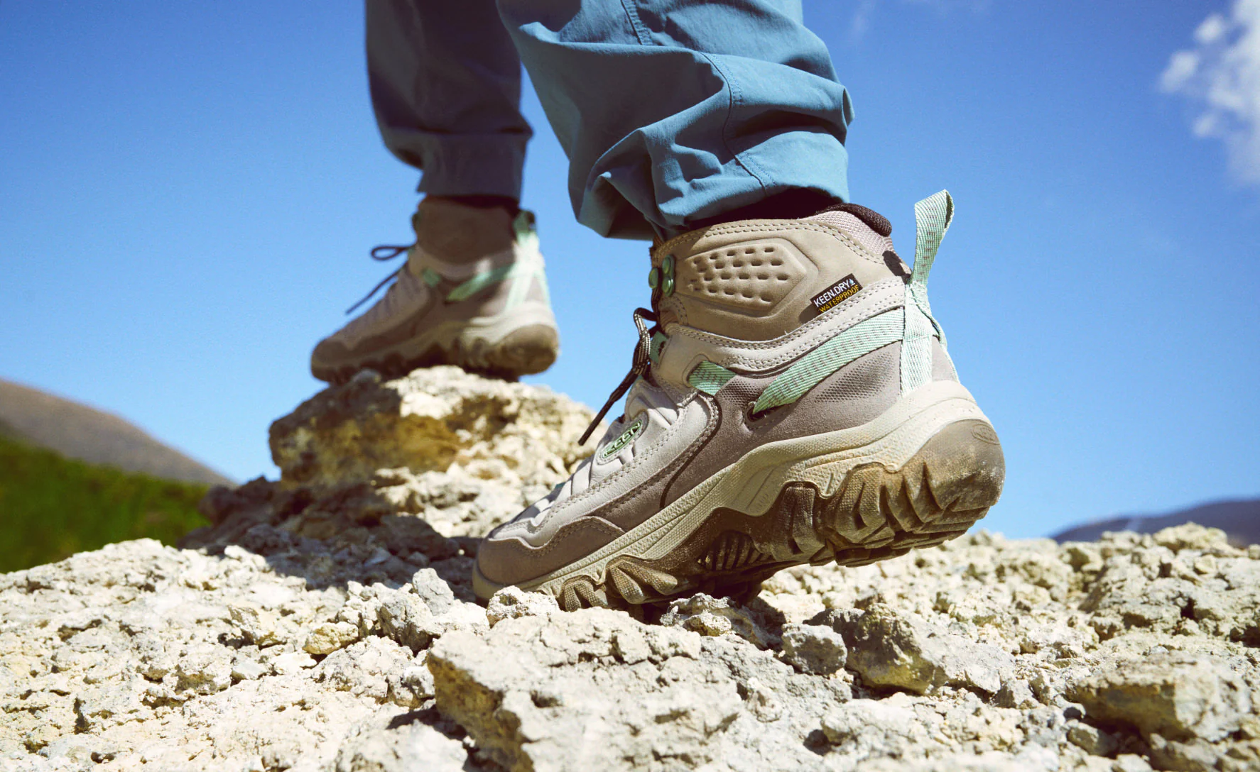 Women's Targhee IV Wide Waterproof Hiking Boot | Brindle/Nostalgia Rose - Image 7